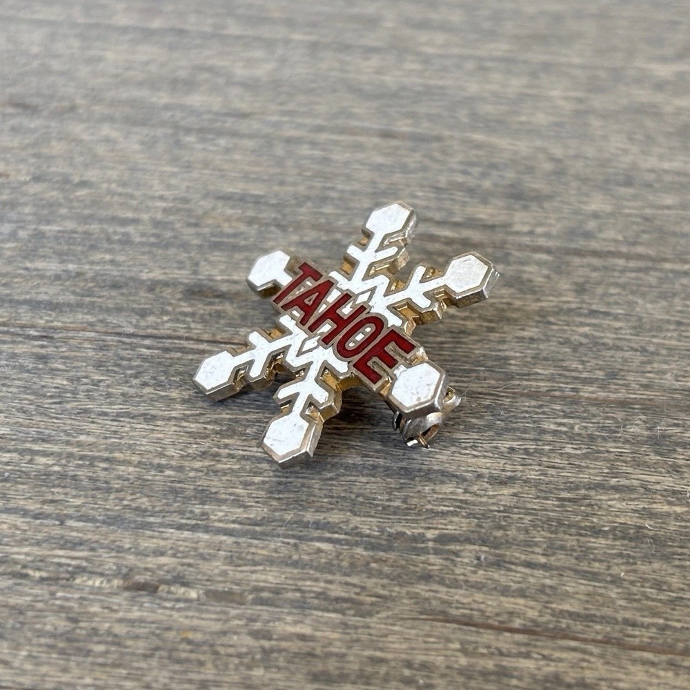 Vintage Lake Tahoe White, Gold & Red Metal Snowflake Lapel Brooch Clothing Pin - Picture 4 of 8